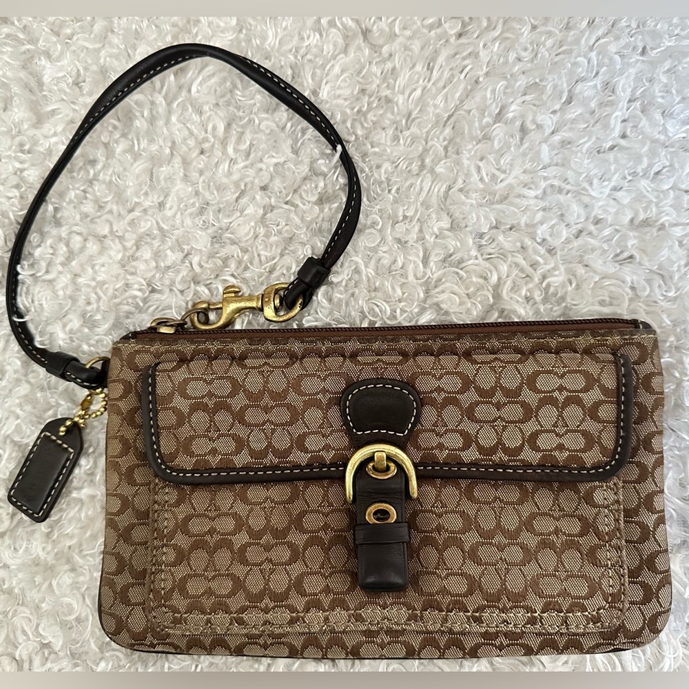 Vintage Coach Wristlet (PRICE IS FIRM) !!